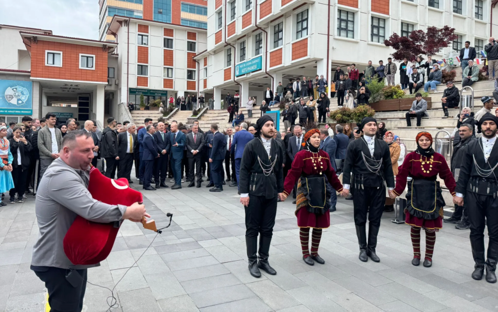 Bakan Bak: "Üniversiteler Obeziteye Karşı Toplumu Harekete Geçirmeli"